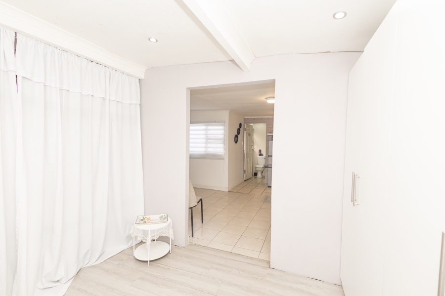 2 Bedroom Property for Sale in Ruyterwacht Western Cape